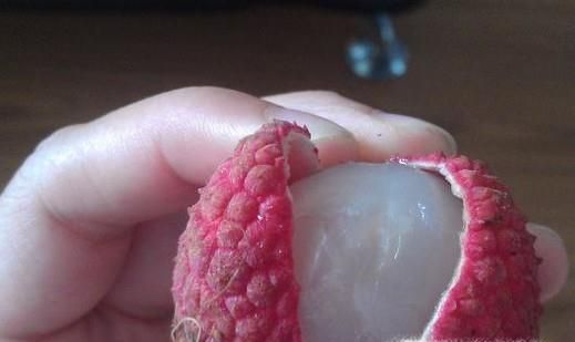 荔枝怎么剥？荔枝怎么吃？