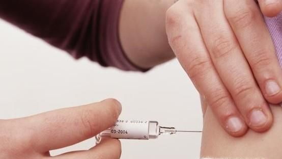 被小龙虾夹到手出血了怎么办