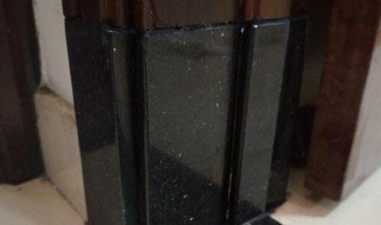 卫生间门框遇水变形了