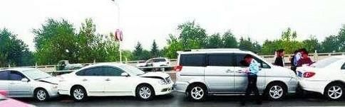 开车玩手机怎么处罚