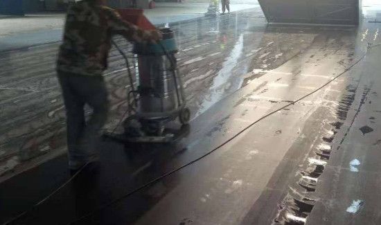 家里水泥地太脏怎么办