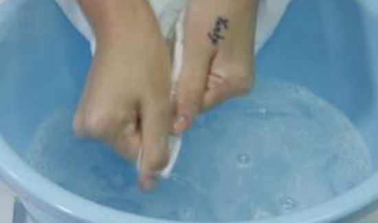 葡萄水怎么洗下来