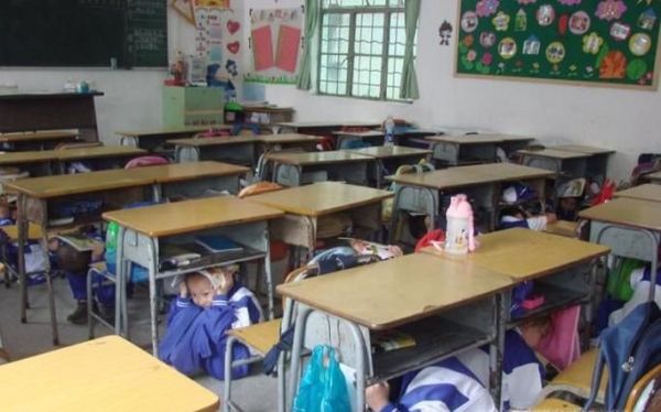 地震发生时怎样保护自己