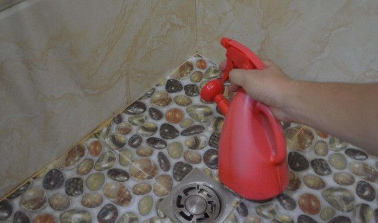 卫生间瓷砖发黄发黑怎么洗干净