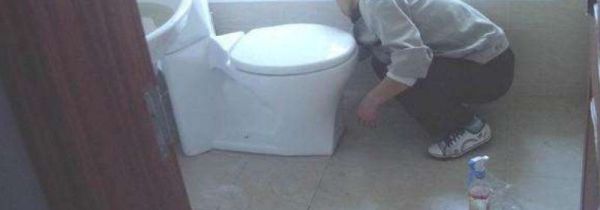 卫生间瓷砖发黄发黑怎么洗干净