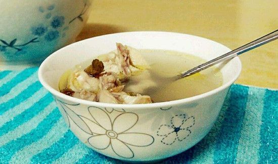 石斛花旗参炖鸡汤功效