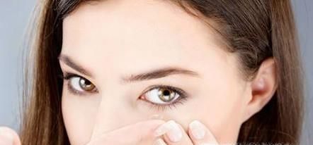 隐形眼镜正确佩戴摘除方法