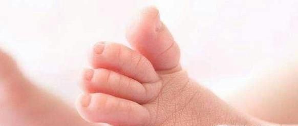 为什么很多中国人小脚趾甲是两瓣的？