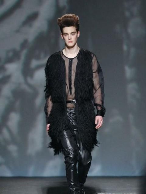 走秀动作怎么摆