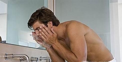 男生怎样洗脸才能让皮肤更好？