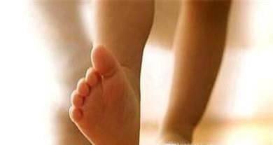 光脚丫走路有好处有没有？好处多着！