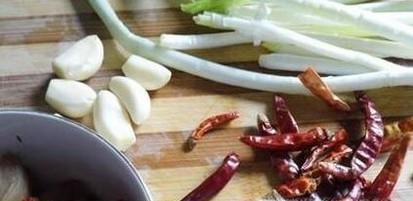 有了灰指甲,用花椒蒜醋液治好