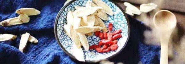 黄芪玫瑰花枸杞的功效