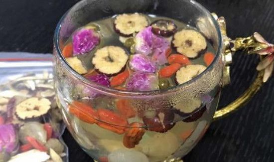 黄芪玫瑰花枸杞的功效