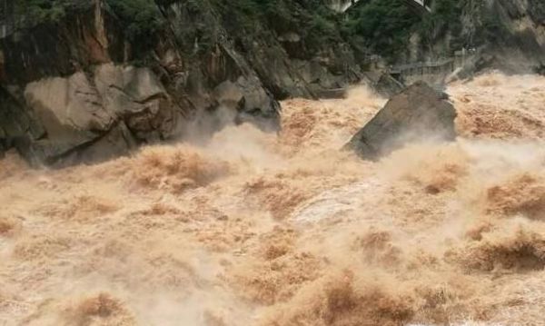 泥石流来临如何逃生