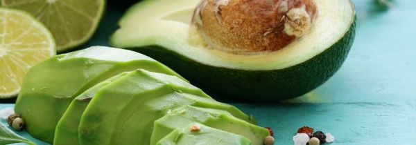 牛油果切开有黑斑还能吃吗