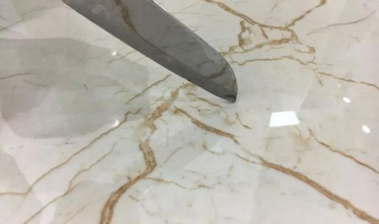地板砖上的划痕怎么去除