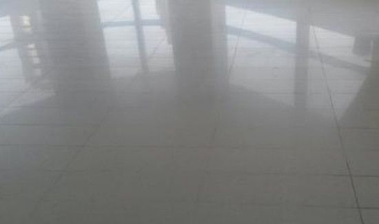 地板砖上的划痕怎么去除