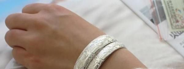 戴银手镯的好处