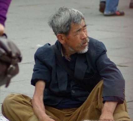 遇到乞丐怎么办该不该可怜乞丐