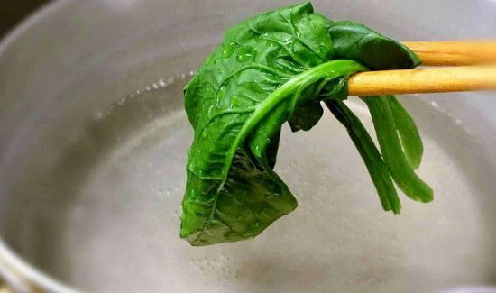菠菜必须焯水才能吃吗