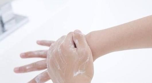 如何健康安全佩戴隐形眼镜？