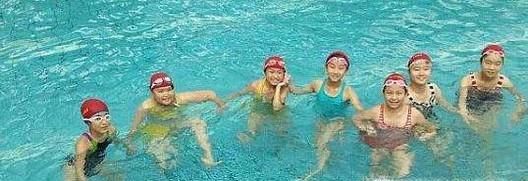 游泳时如何在水中站立