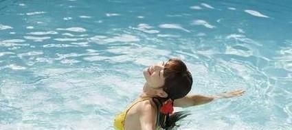 游泳时如何在水中站立