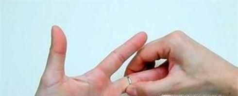 戒指卡在手指上，取下来有妙招！