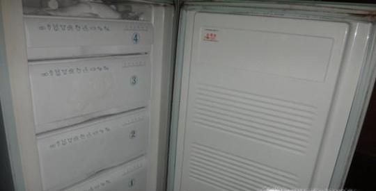 家用电冰箱冷藏室结冰怎么办什么原因怎么解决？