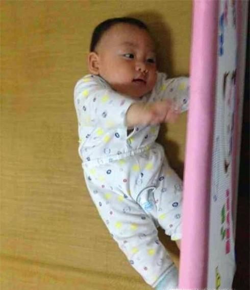 宝宝掉床该怎么办？如何预防宝宝掉床