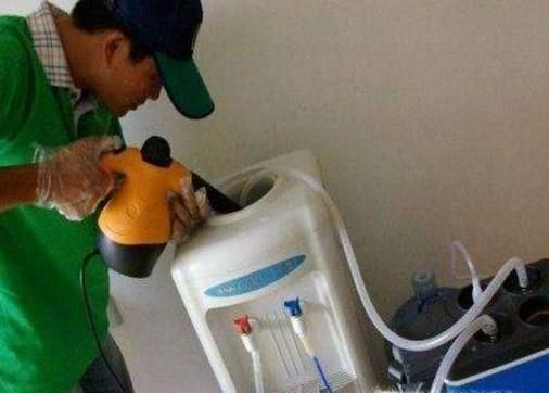 如何清理饮水机