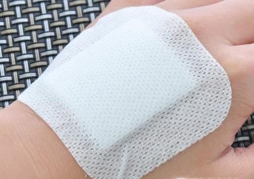 纱布和伤口粘在一起怎么办