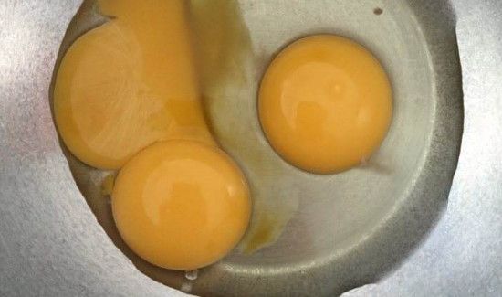 鸡蛋清发黄是不是坏了