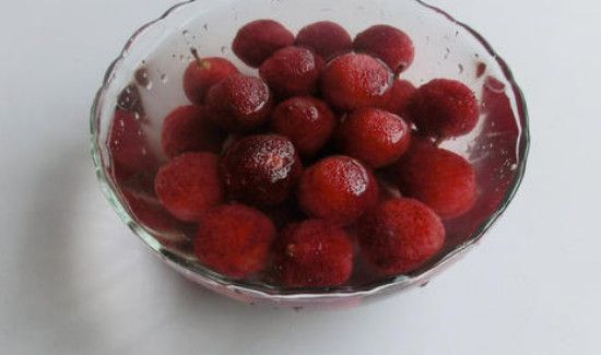 杨梅可以用盐水泡一晚上吗