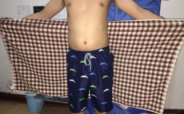 男士浴巾怎么裹