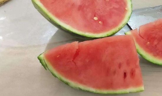 西瓜有点馊味还能吃吗