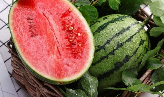 西瓜有点烂了还可以吃吗