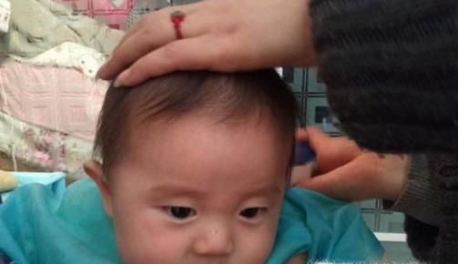 如何给一岁左右的宝宝理发