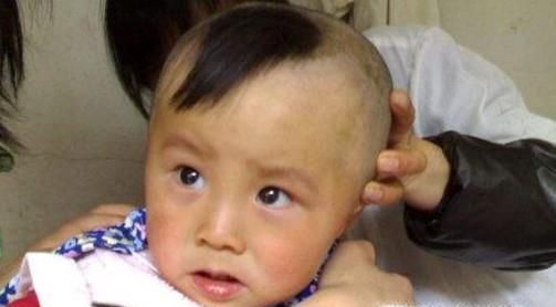 如何给一岁左右的宝宝理发