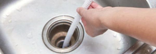 下水道像石灰的堵住了