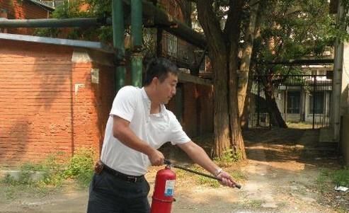 怎样使用干粉灭火器