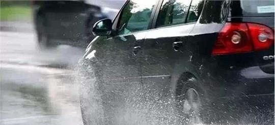 如何在下雨天考科目三