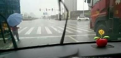 如何在下雨天考科目三