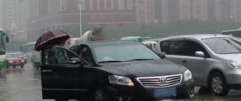 如何在下雨天考科目三