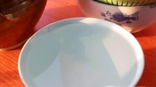 吃饭时衣服上弄上油