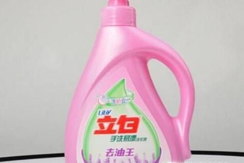 吃饭时衣服上弄上油