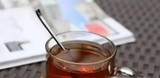 应该用冷水还是热水冲泡蜂蜜?