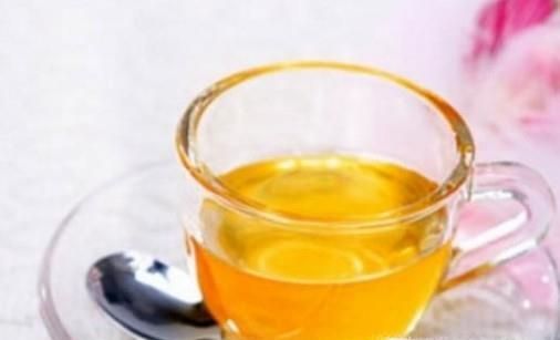 应该用冷水还是热水冲泡蜂蜜?