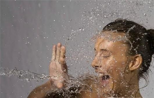 哪些人群不能洗冷水澡？夏季如何健康洗冷水澡？